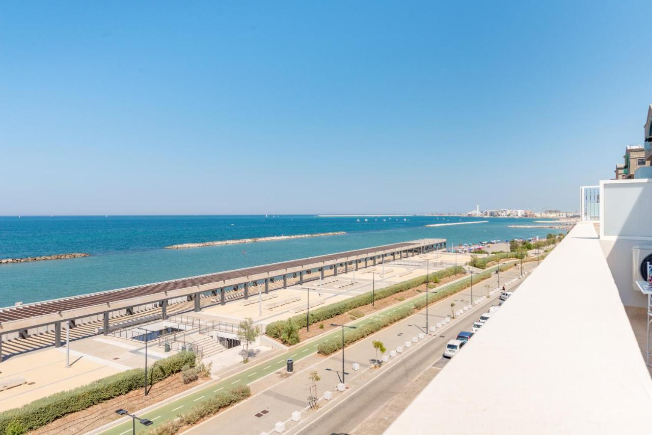 Waterfront Apartment With Seaview Balcony Bari Buitenkant foto