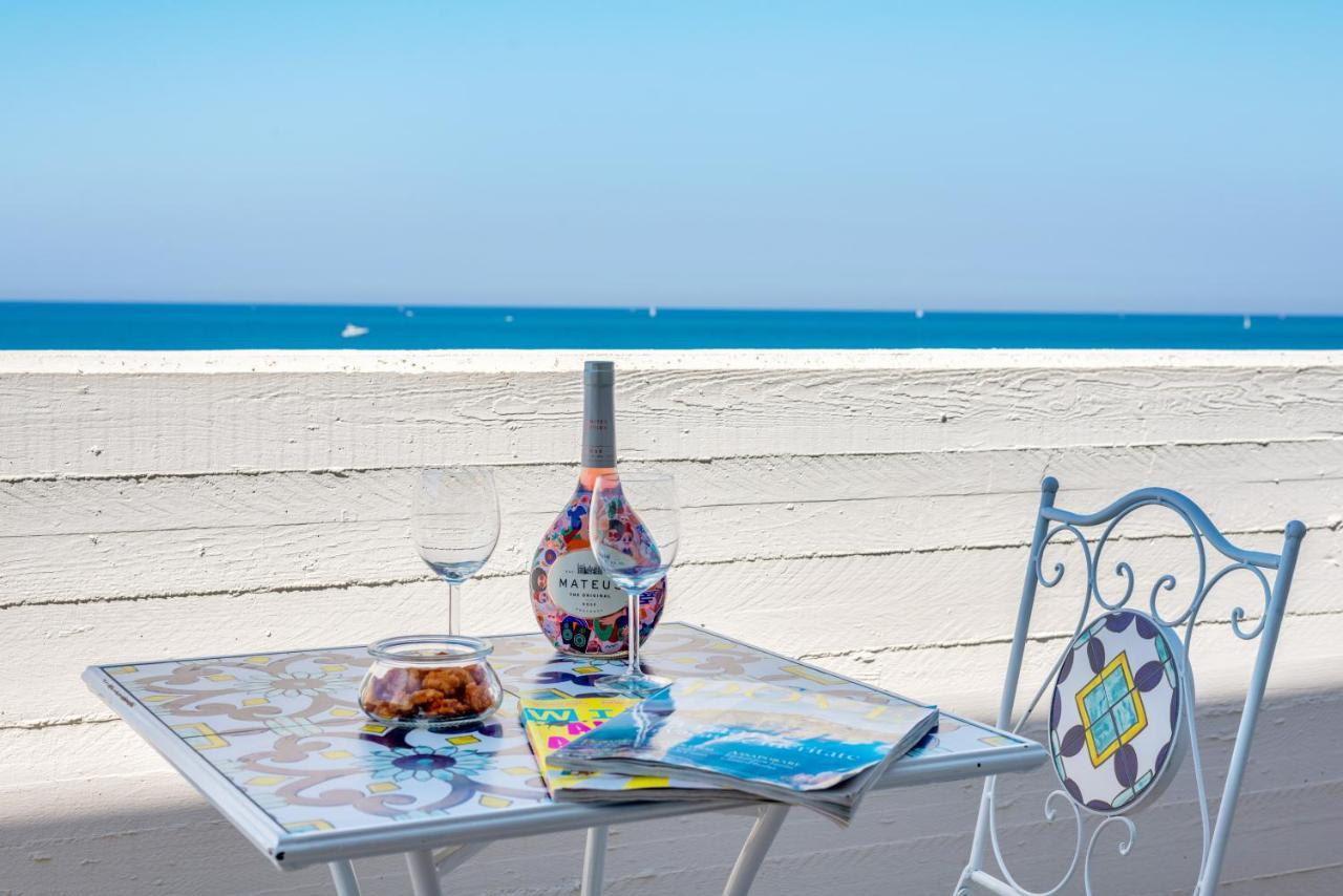 Waterfront Apartment With Seaview Balcony Bari Buitenkant foto