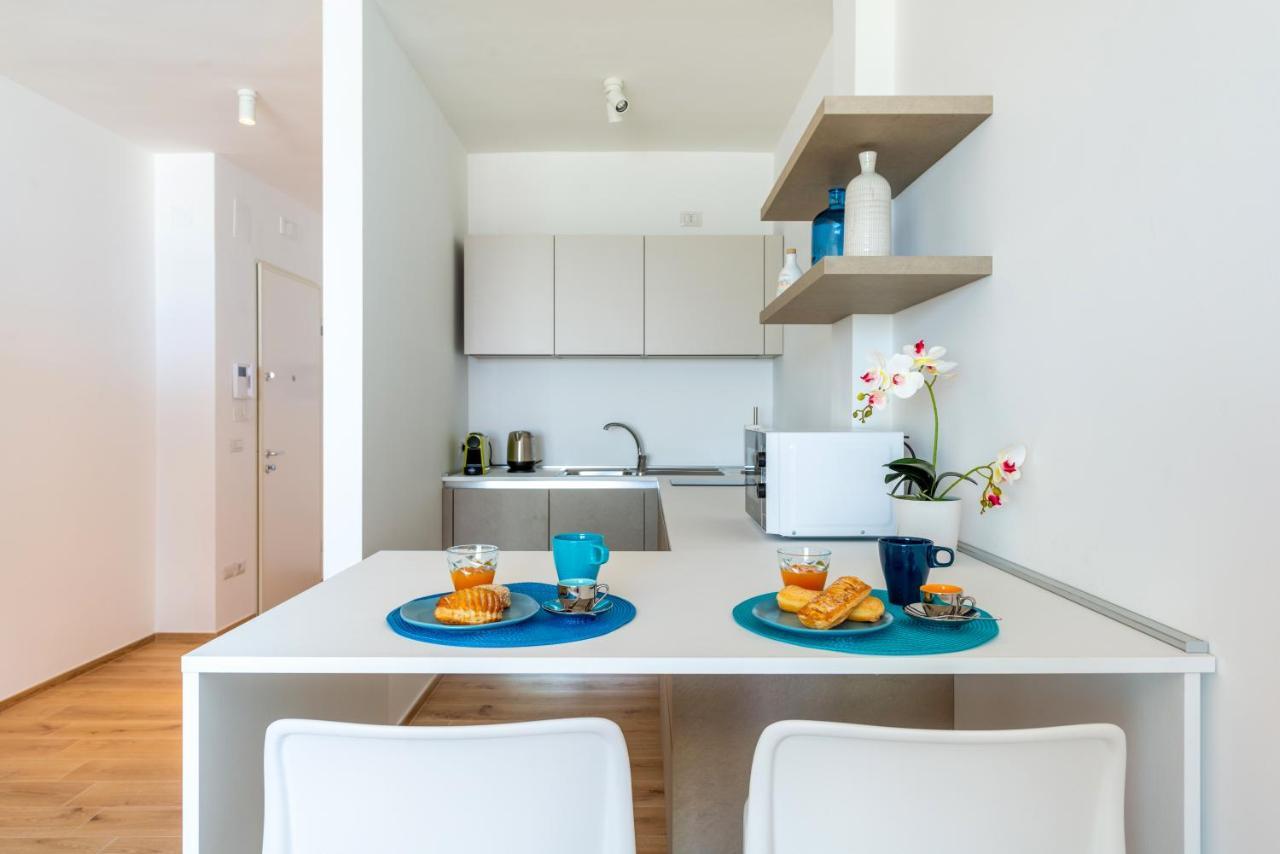 Waterfront Apartment With Seaview Balcony Bari Buitenkant foto