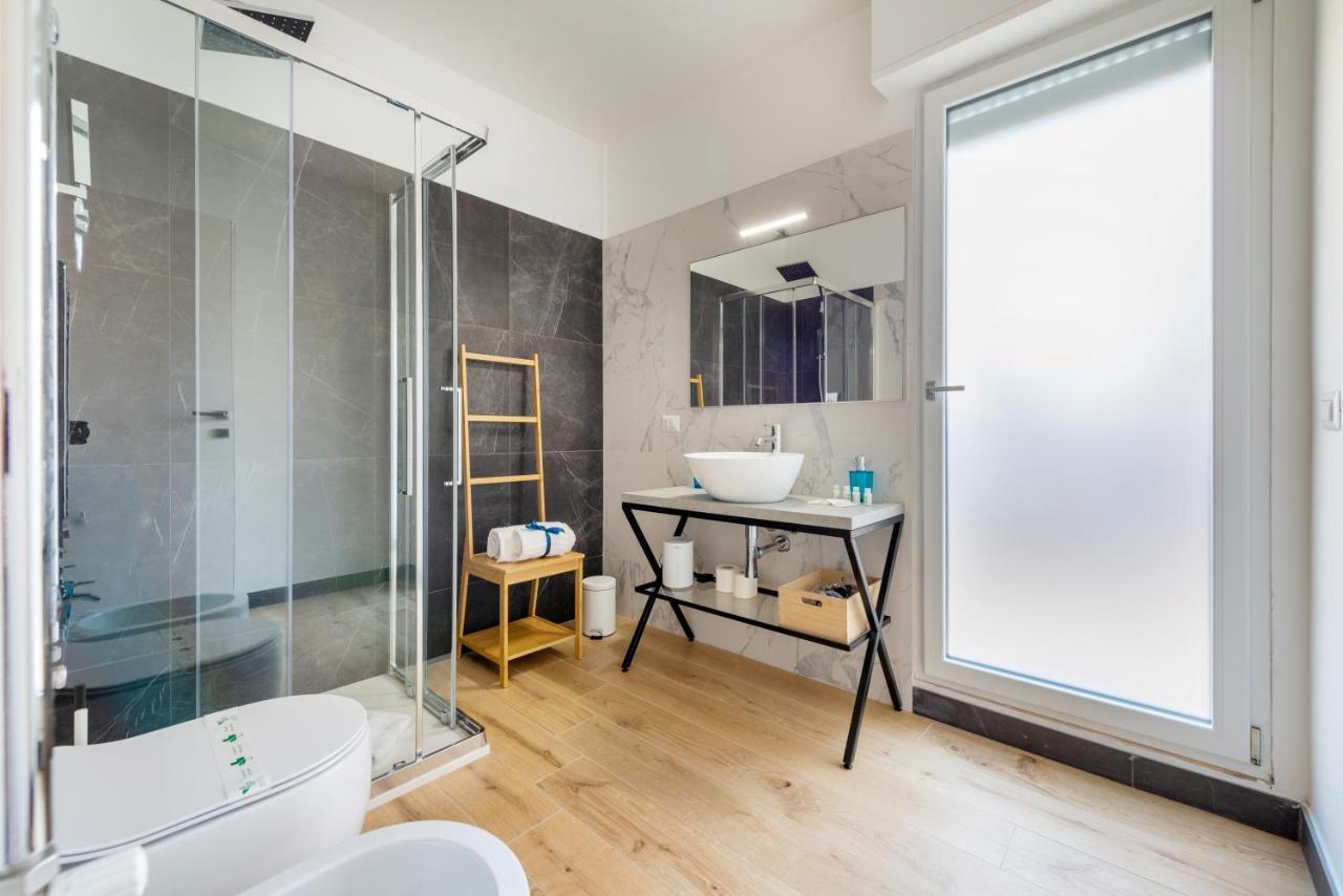 Waterfront Apartment With Seaview Balcony Bari Buitenkant foto