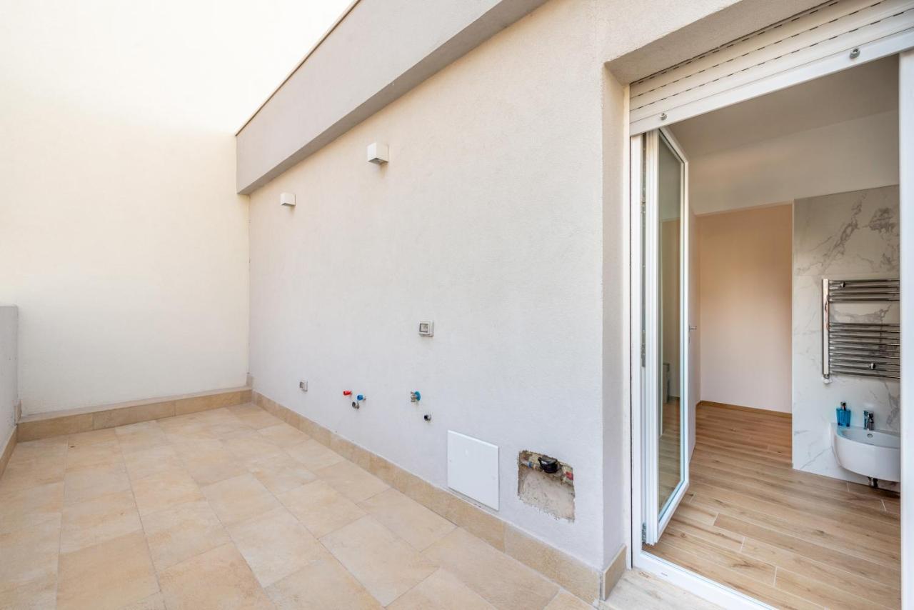 Waterfront Apartment With Seaview Balcony Bari Buitenkant foto