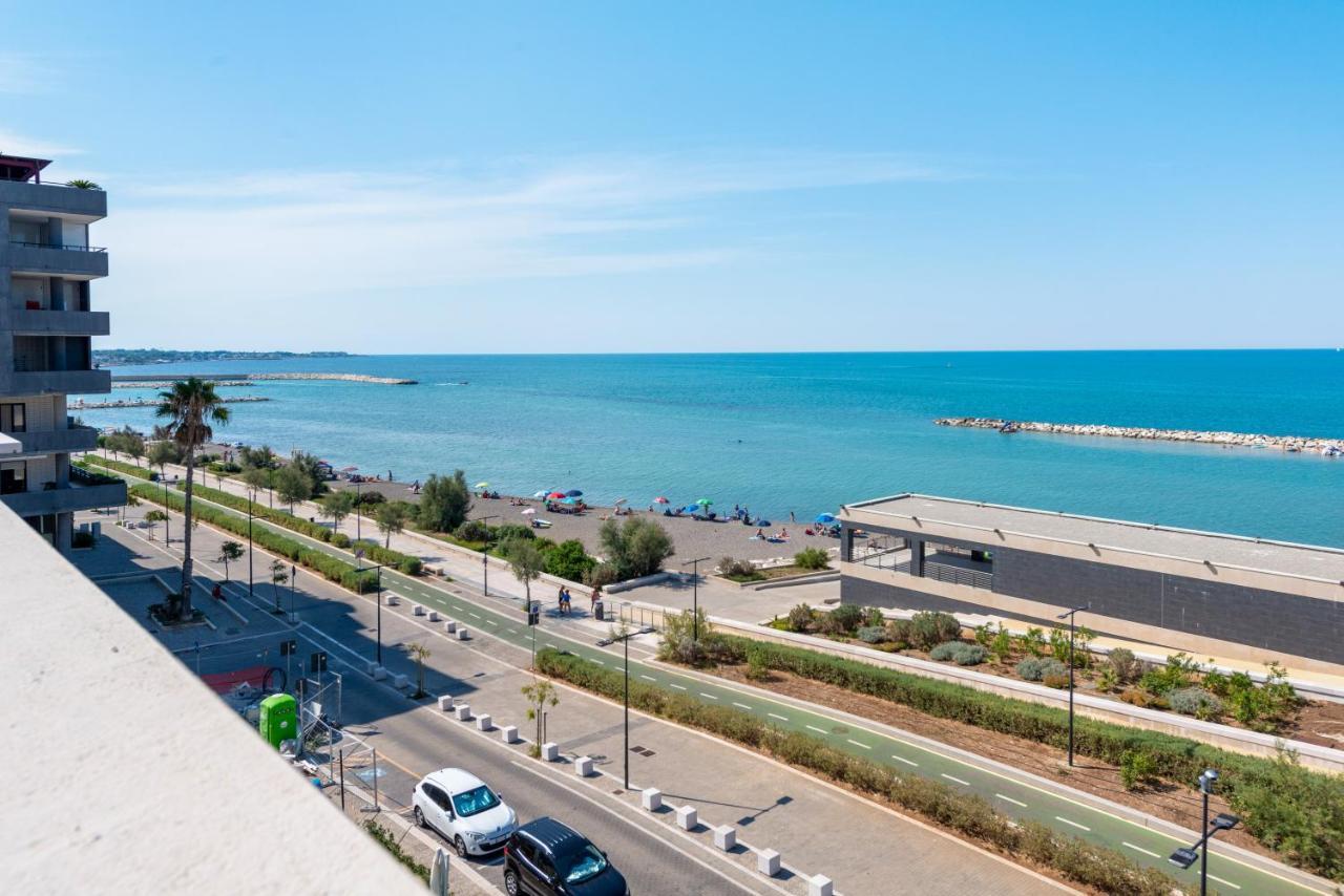 Waterfront Apartment With Seaview Balcony Bari Buitenkant foto
