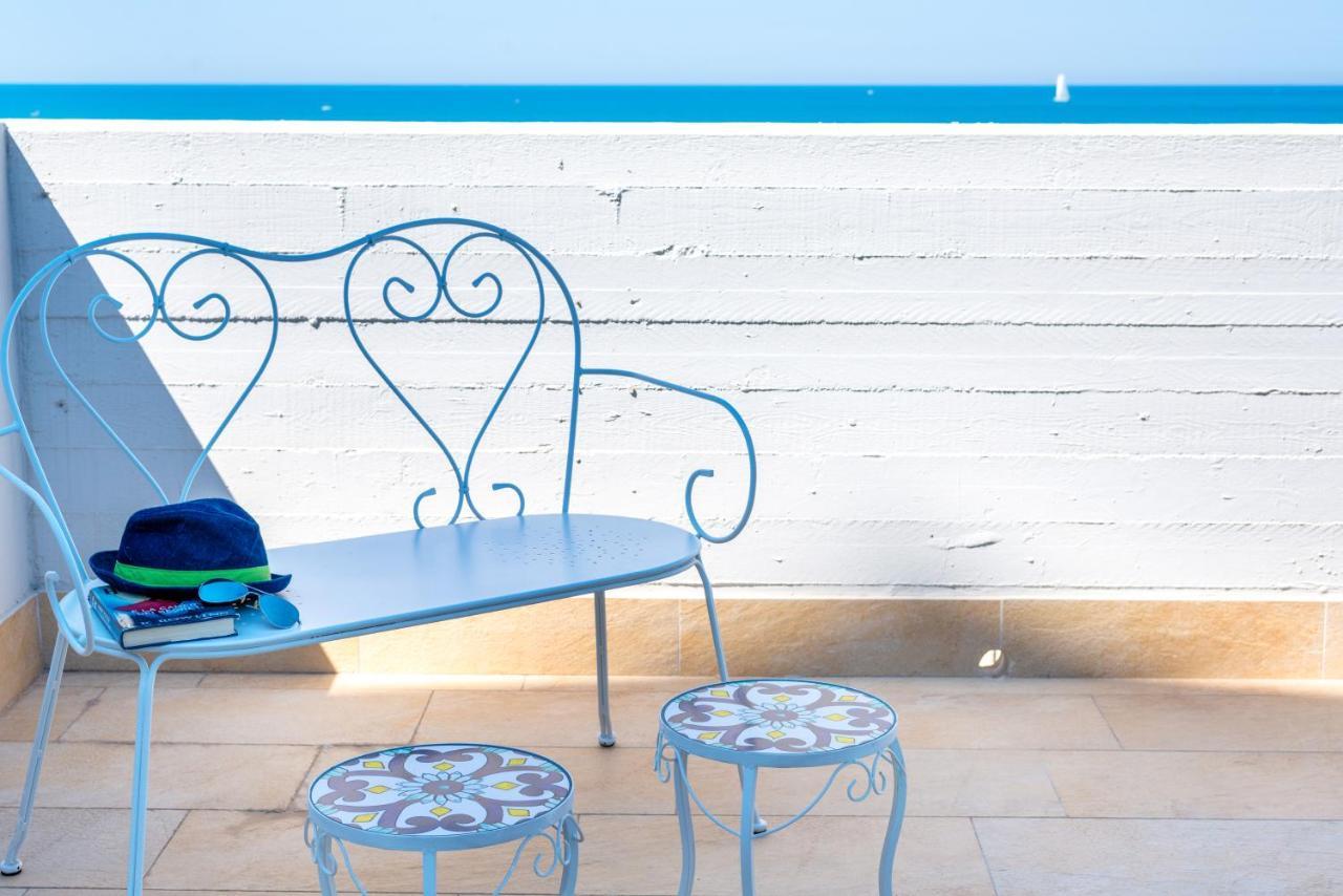 Waterfront Apartment With Seaview Balcony Bari Buitenkant foto