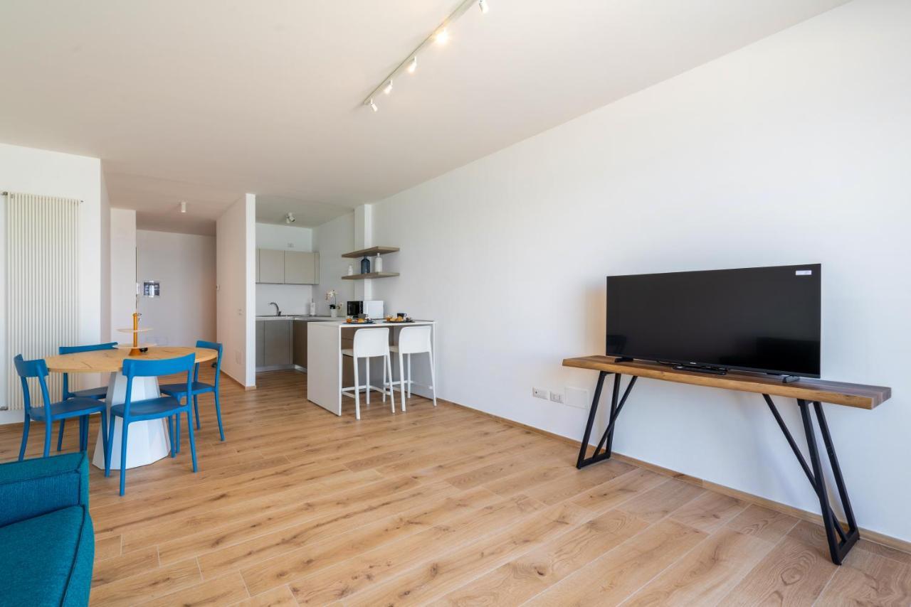 Waterfront Apartment With Seaview Balcony Bari Buitenkant foto