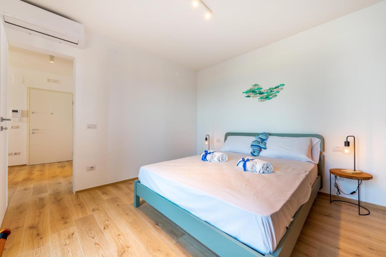 Waterfront Apartment With Seaview Balcony Bari Buitenkant foto